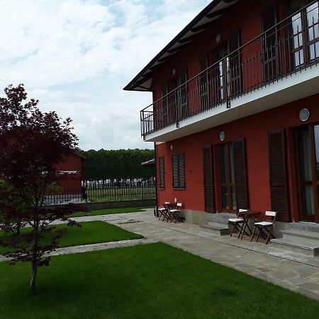 Tra Menta E Meliga Hotel Carignano  Buitenkant foto