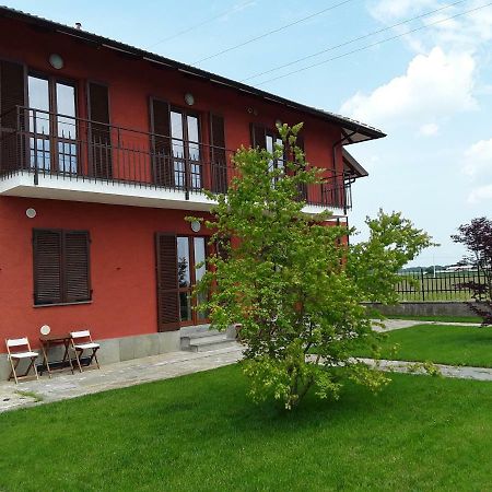 Tra Menta E Meliga Hotel Carignano  Buitenkant foto