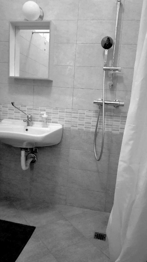 Tra Menta E Meliga Hotel Carignano  Buitenkant foto