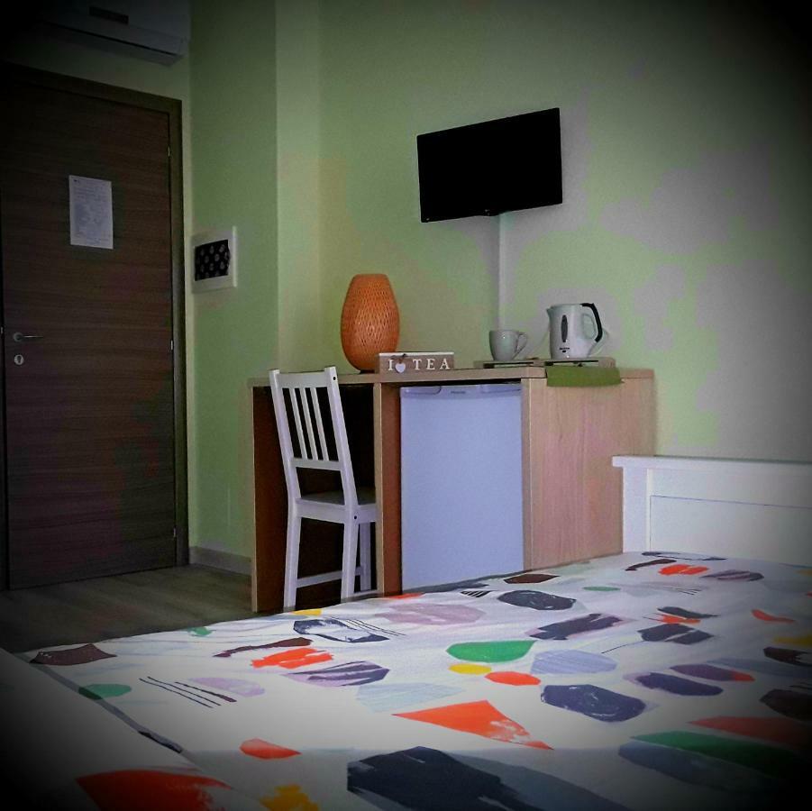 Tra Menta E Meliga Hotel Carignano  Buitenkant foto