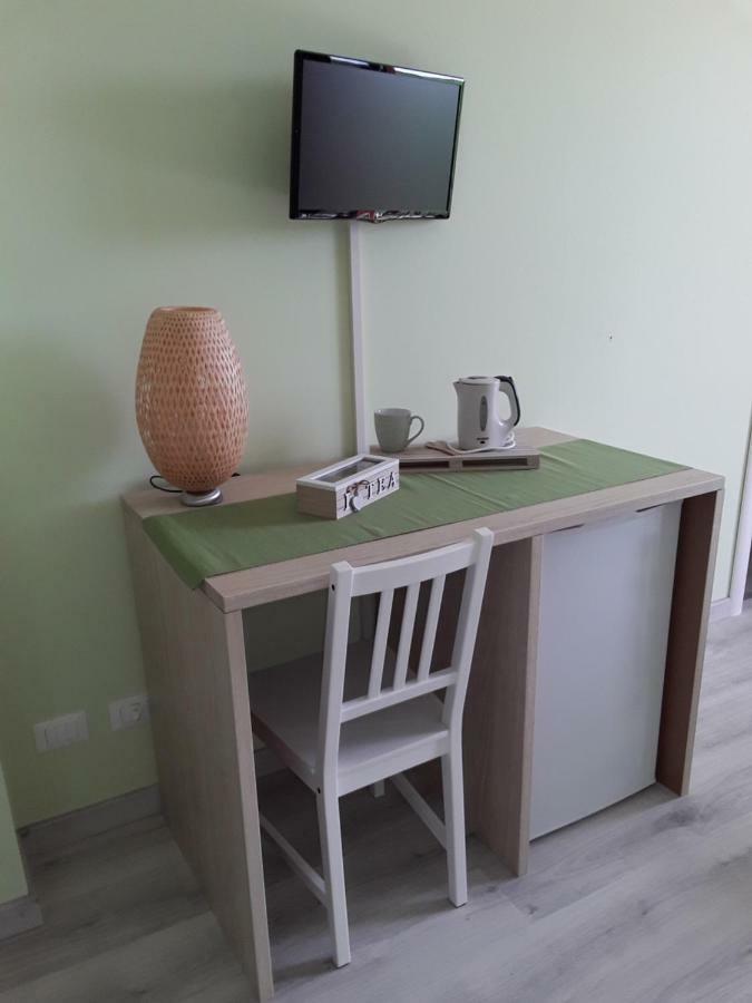 Tra Menta E Meliga Hotel Carignano  Buitenkant foto