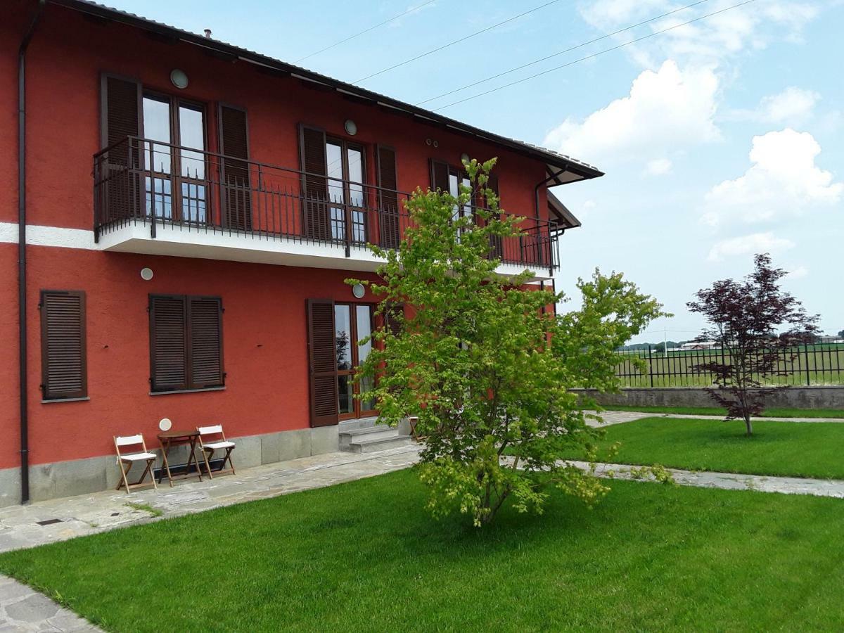 Tra Menta E Meliga Hotel Carignano  Buitenkant foto
